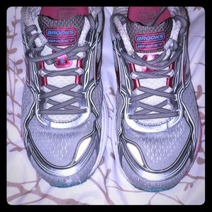 Women's Sz 9 Brooks Ghost 8th Edition